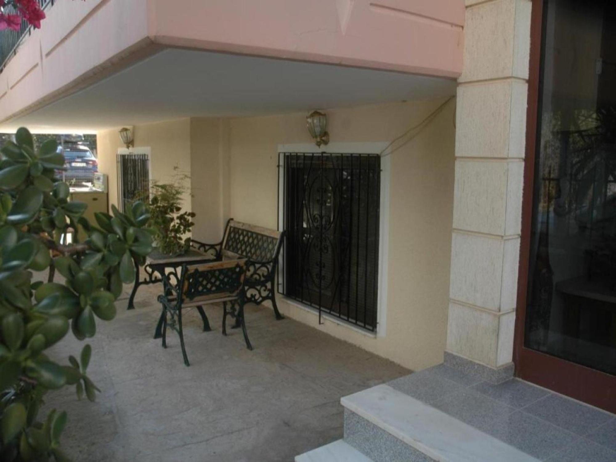 Room In Studio - Independent Room For 2 People Patras Exterior photo